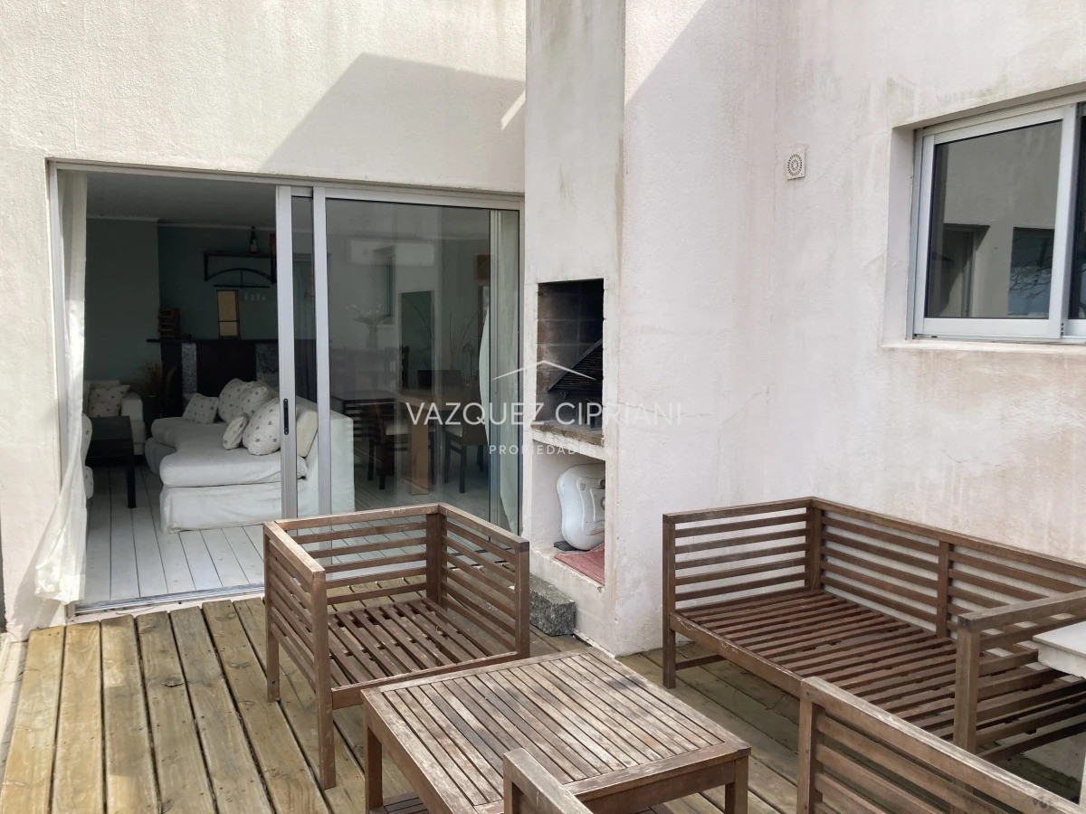 Casa ID.26 - En venta casa de 6 dormitorios en Montoya, La Barra