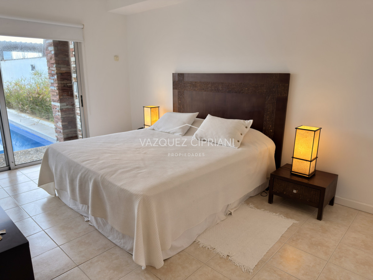 Casa ID.72 - Importante casa de 4 dormitorios en suite + Servicio en Alquiler de Verano en La Barra