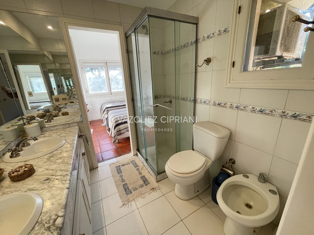 Casa ID.42 - Amplia casa de 4 dormitorios + servicio con Piscina en Montoya en Venta