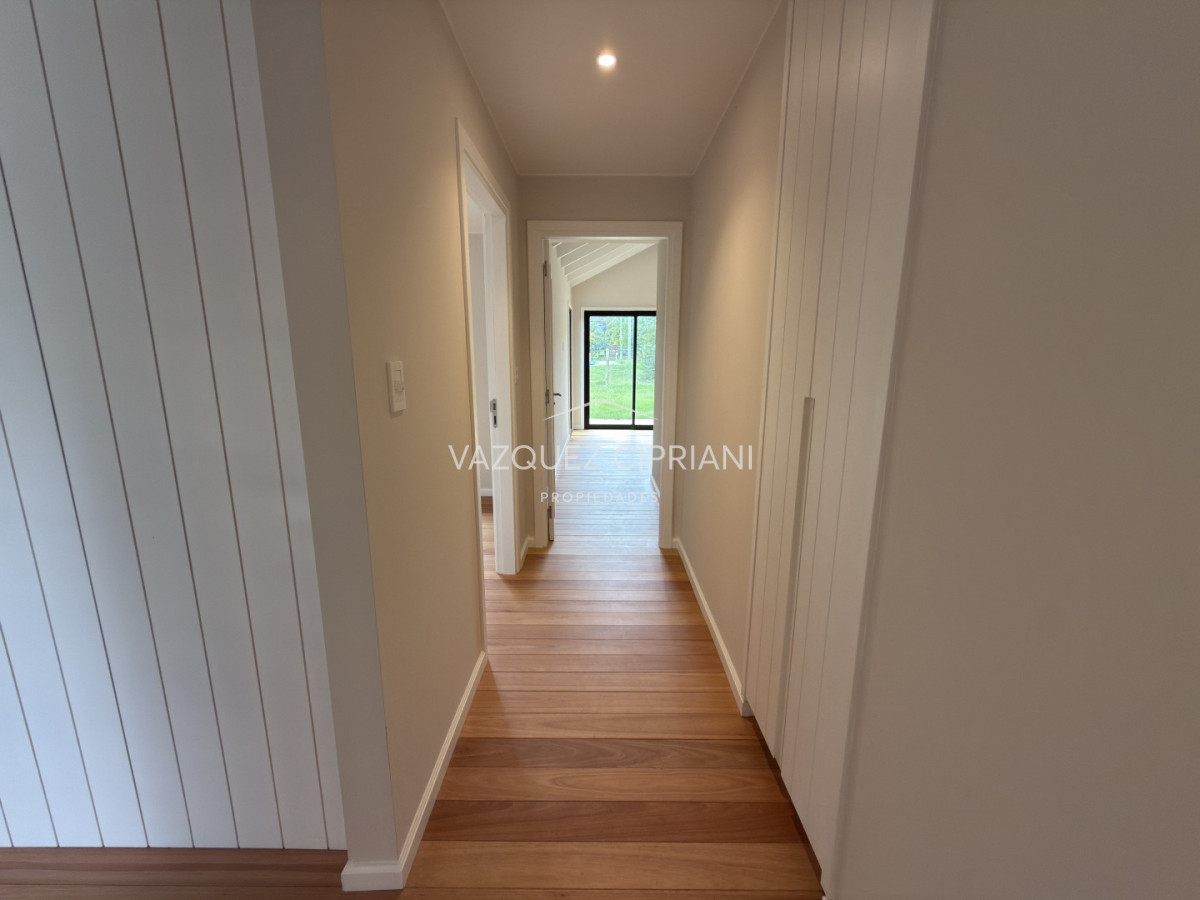 Casa ID.11 - Hermosa casa a estrenar de 3 dormitorios y 2 baños en La Barra En Venta