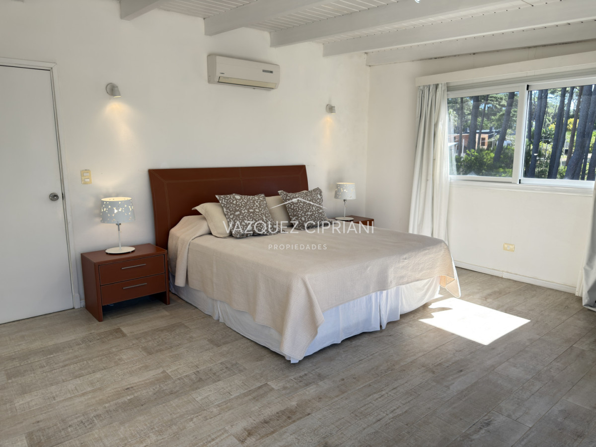 Casa ID.6 - Gran casa en Laguna Blanca de 5 dormitorios + servicio