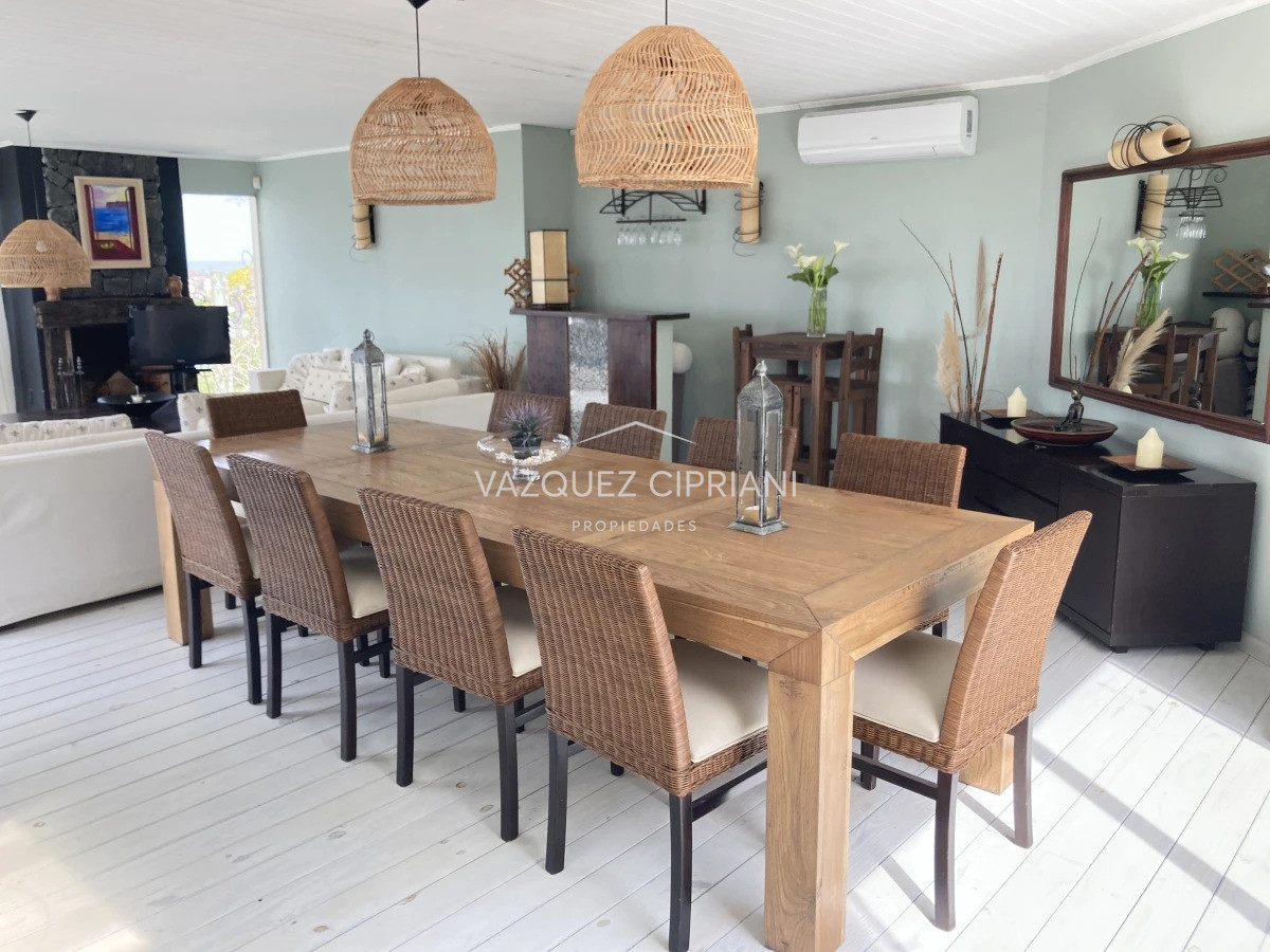 Casa ID.26 - En venta casa de 6 dormitorios en Montoya, La Barra