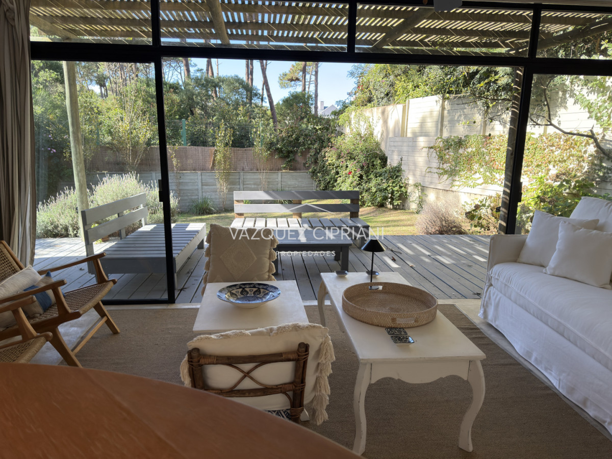 Casa ID.3 - En Venta casa de 4 dormitorios + servicio en Montoya, La Barra