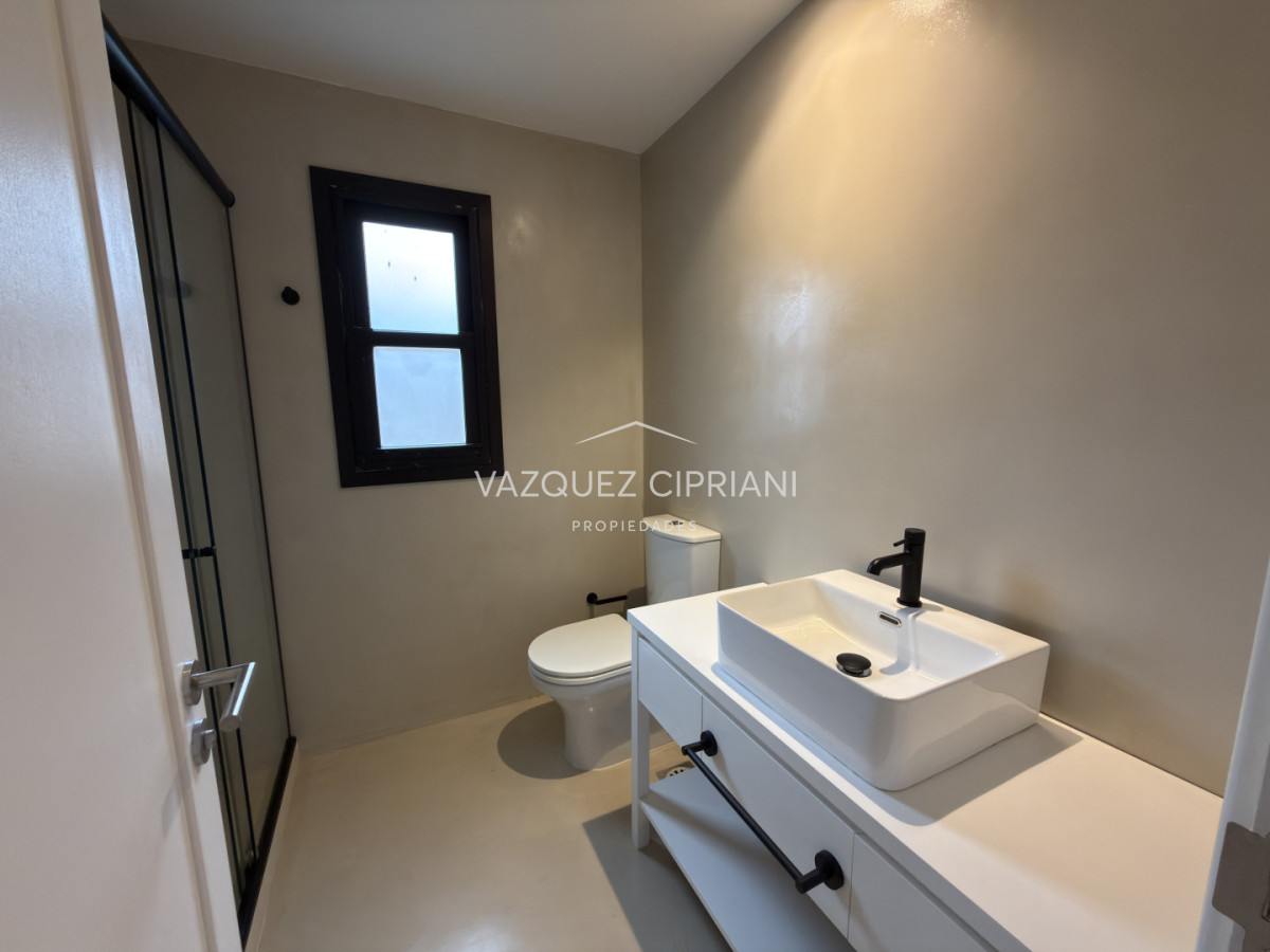 Casa ID.11 - Hermosa casa a estrenar de 3 dormitorios y 2 baños en La Barra En Venta