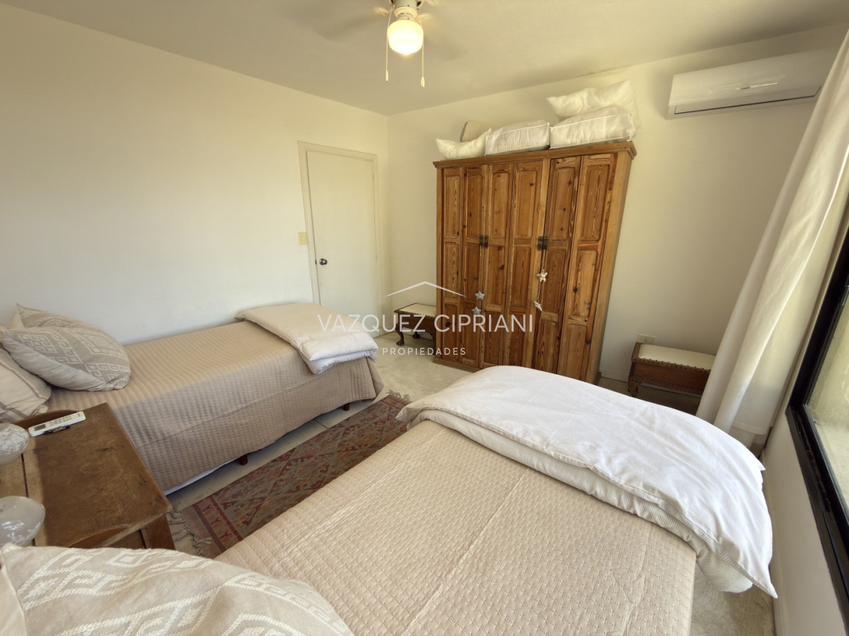Casa ID.3 - En Venta casa de 4 dormitorios + servicio en Montoya, La Barra