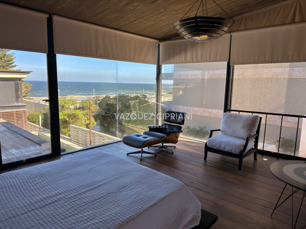 Casa ID.41 - Importante casa en La Barra de ruta al mar 3 suites + servicio en Venta