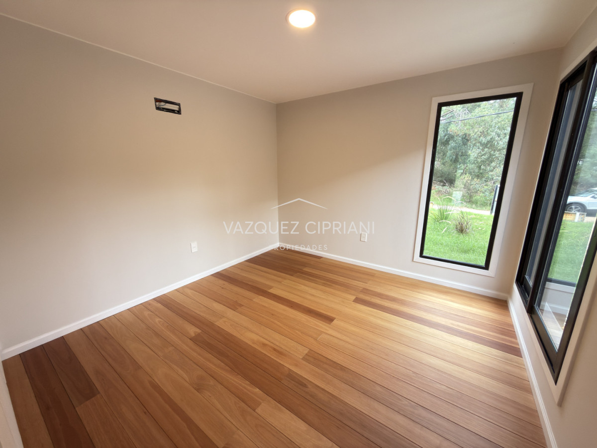 Casa ID.11 - Hermosa casa a estrenar de 3 dormitorios y 2 baños en La Barra En Venta