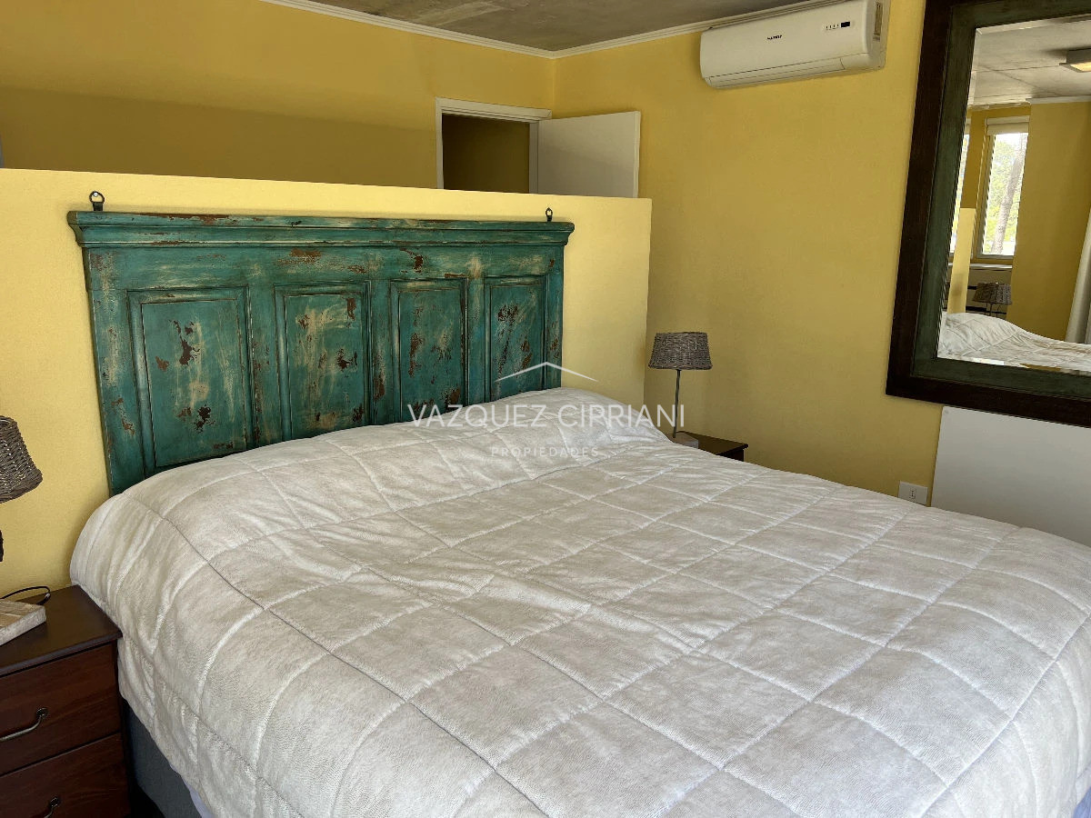Casa ID.25 - Casa de 4 dormitorios + servicio en Montoya, La Barra en venta