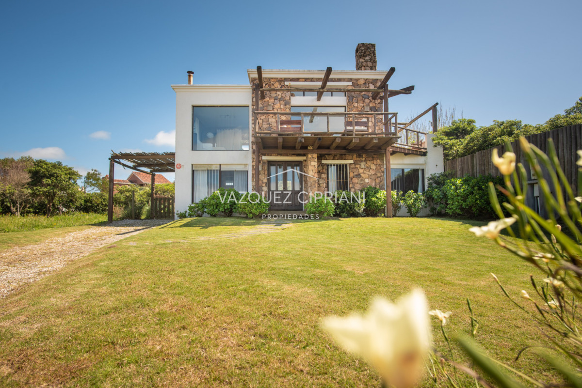Casa ID.37 - Espectacular casa frente al mar en El Chorro en venta