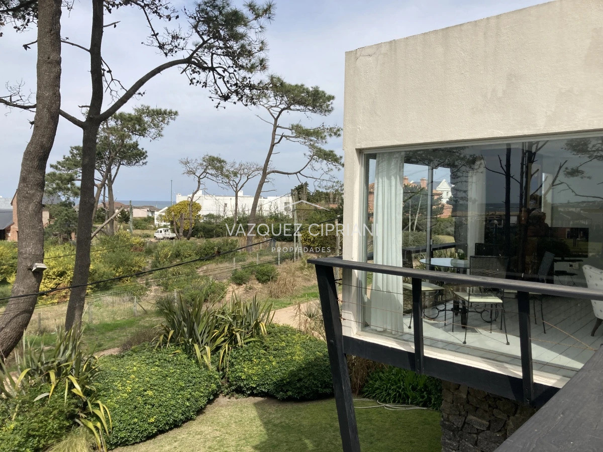Casa ID.26 - En venta casa de 6 dormitorios en Montoya, La Barra