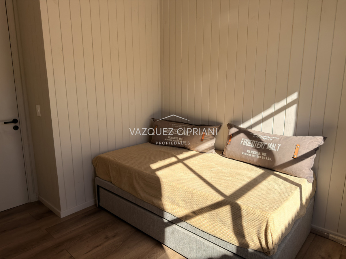 Casa ID.39 - Hermosa casa de 3 dormitorios + servicio en Reserva Montoya en Venta