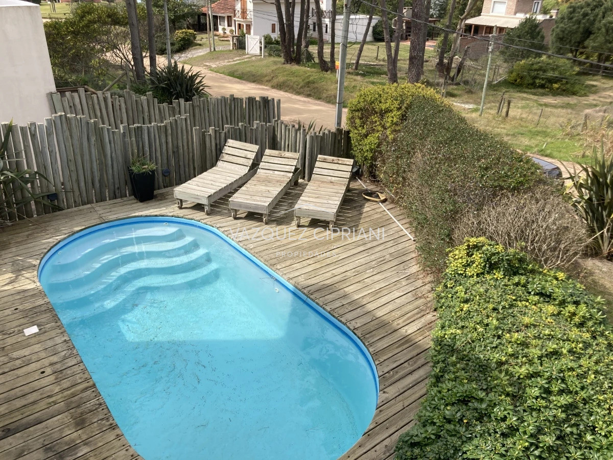 Casa ID.26 - En venta casa de 6 dormitorios en Montoya, La Barra