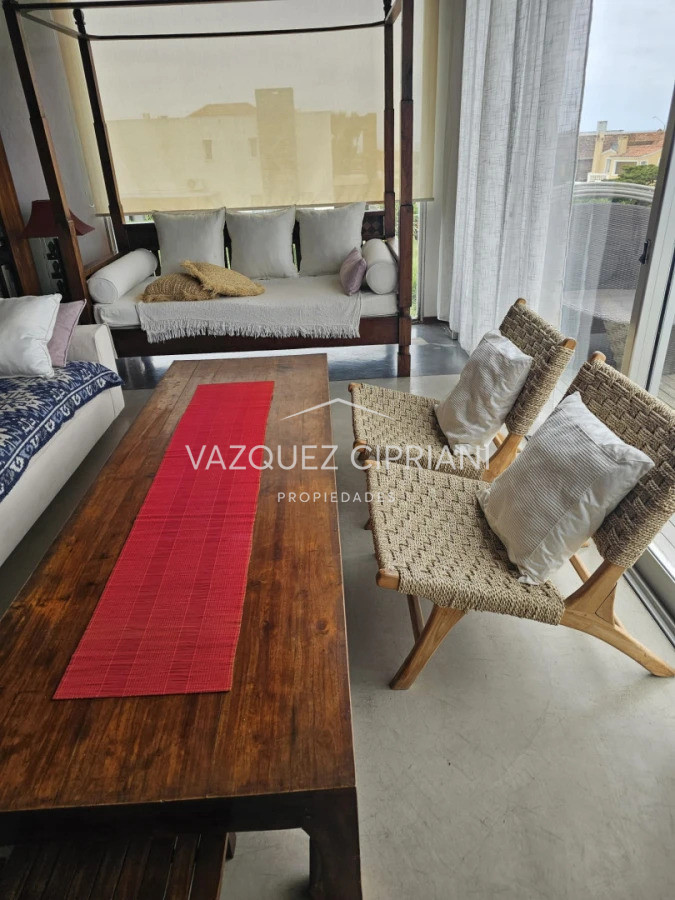 Casa ID.66 - Casa de 3 dormitorios en suite y servicio en Montoya, La Barra en Alquiler de verano