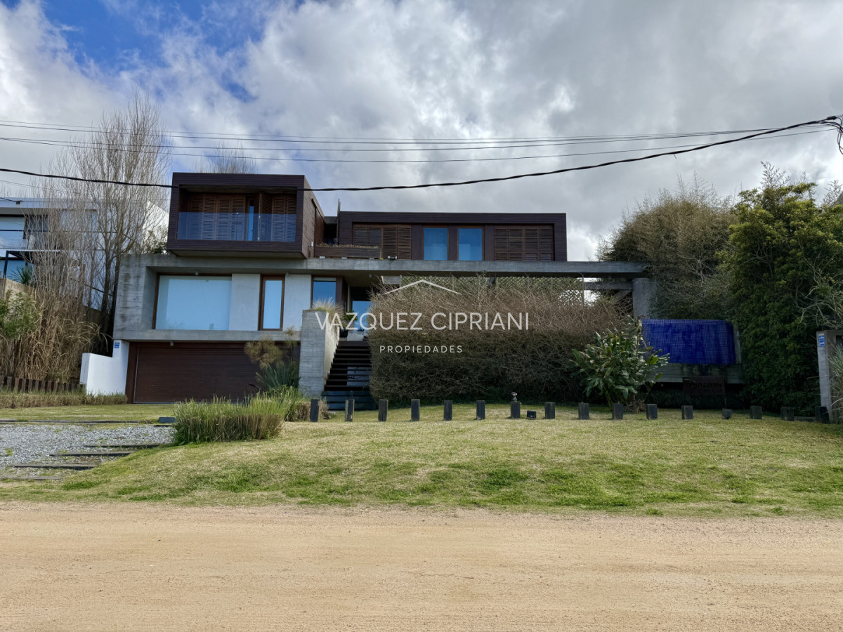 Casa ID.21 - Hermosa casa de 4 dormitorios y servicio en El Chorro, La Barra