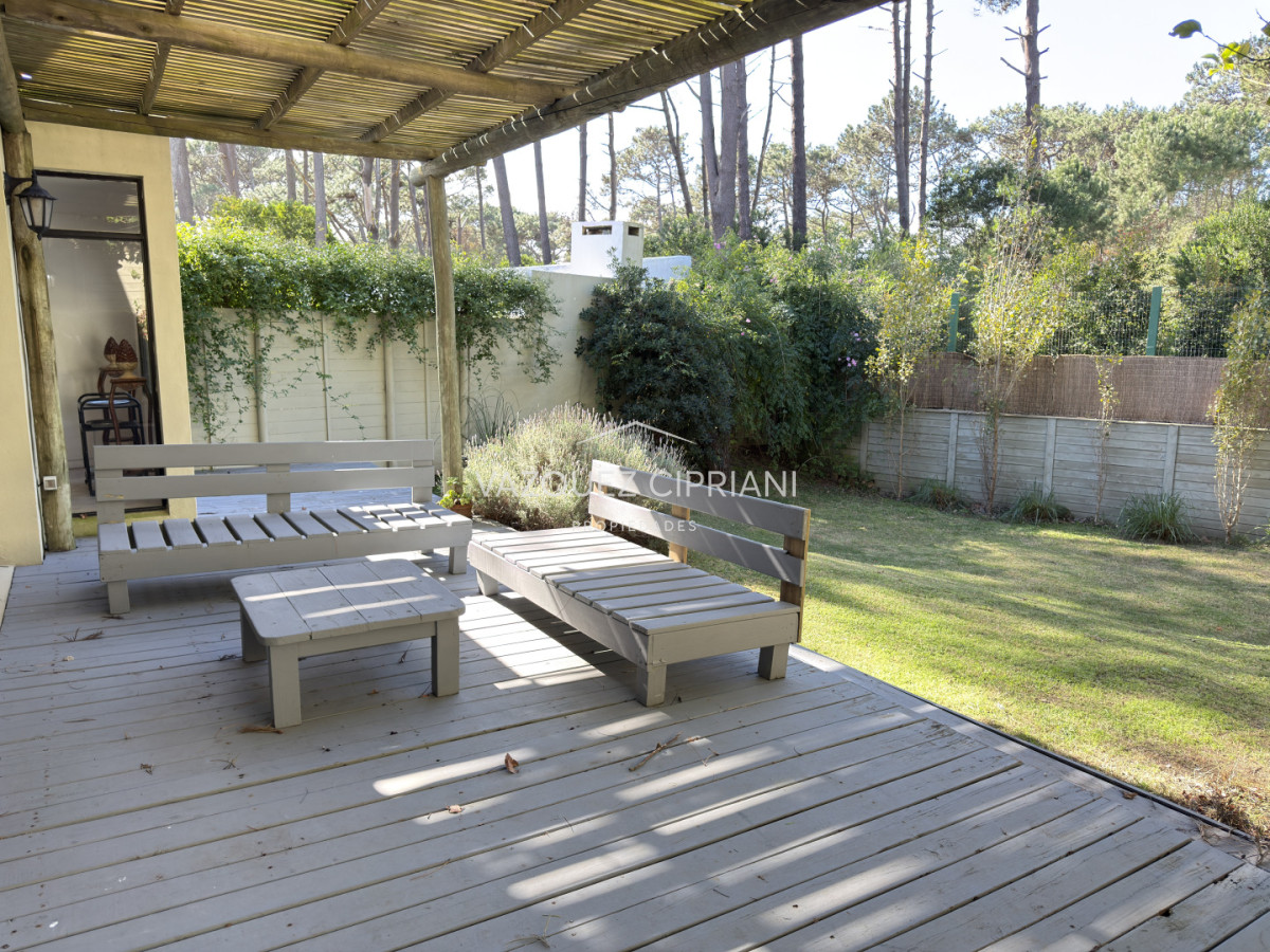 Casa ID.3 - En Venta casa de 4 dormitorios + servicio en Montoya, La Barra