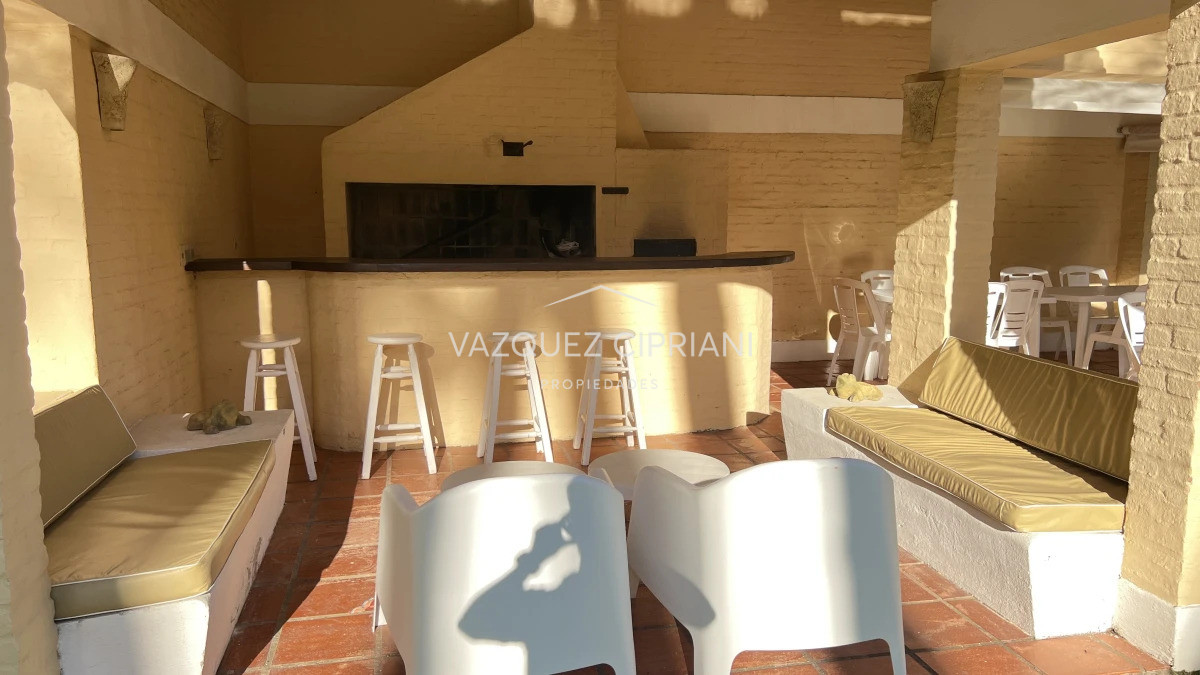 Casa ID.42 - Amplia casa de 4 dormitorios + servicio con Piscina en Montoya en Venta