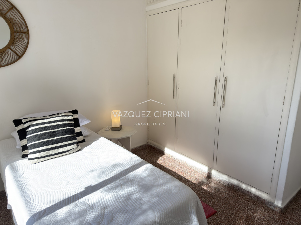 Casa ID.40 - Casa de 3 dormitorios + servicio en Manantiales a la Venta
