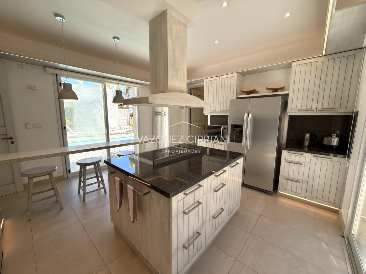 Casa ID.12 - Casa a la venta en primera línea Montoya de 4 dormitorios en suite y servicio, La Barra