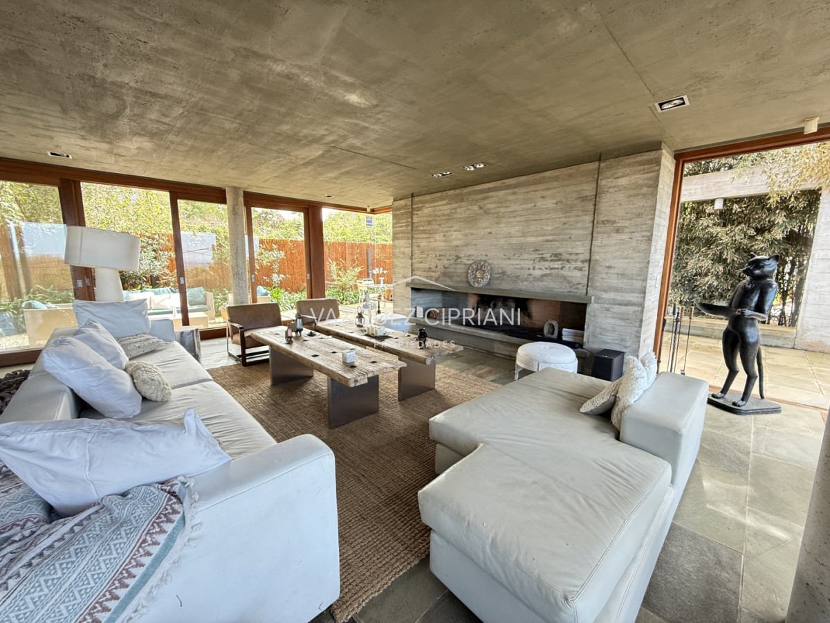 Casa ID.21 - Hermosa casa de 4 dormitorios y servicio en El Chorro, La Barra