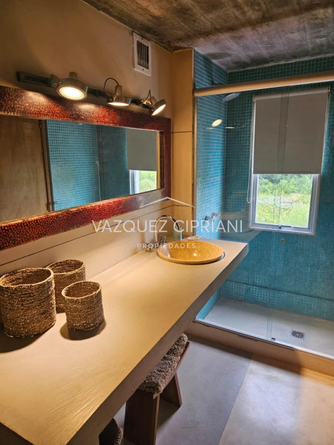 Casa ID.66 - Casa de 3 dormitorios en suite y servicio en Montoya, La Barra en Alquiler de verano
