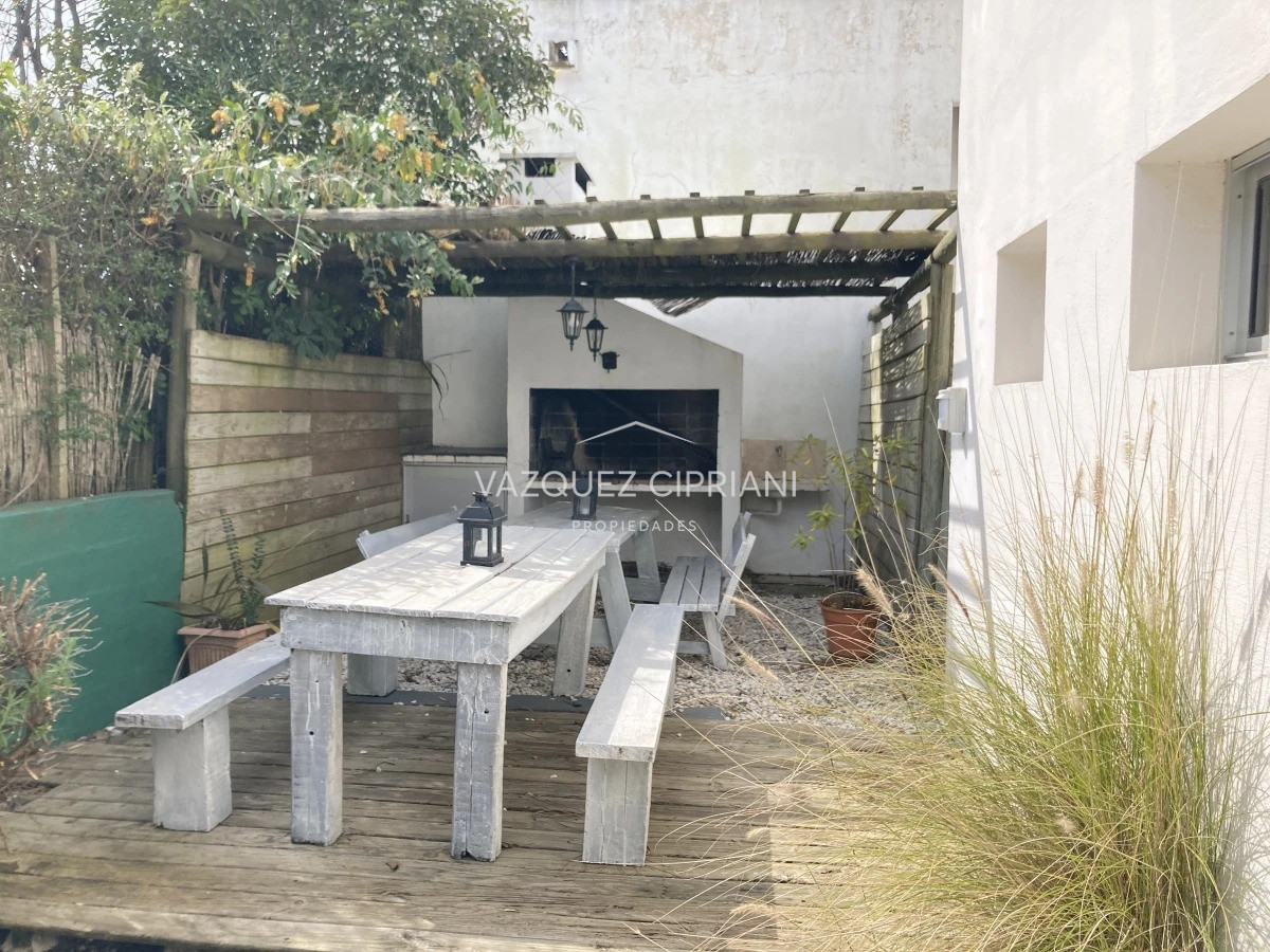 Casa ID.26 - En venta casa de 6 dormitorios en Montoya, La Barra