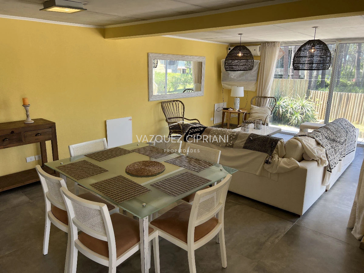 Casa ID.25 - Casa de 4 dormitorios + servicio en Montoya, La Barra en venta