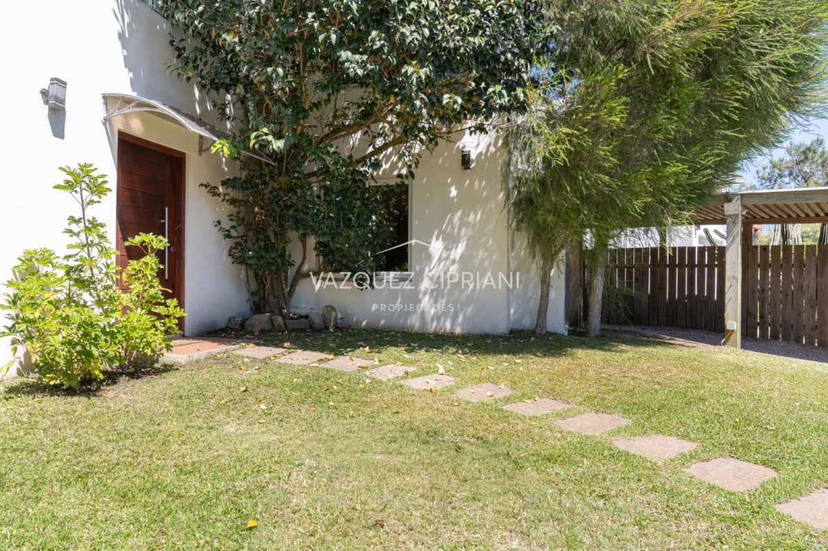 Casa ID.29 - Casa de 4 dormitorios a la venta en La Juanita