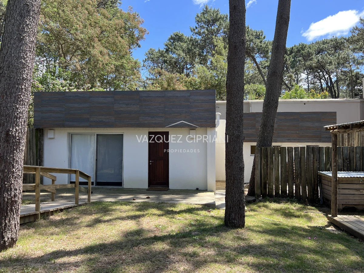 Casa ID.25 - Casa de 4 dormitorios + servicio en Montoya, La Barra en venta