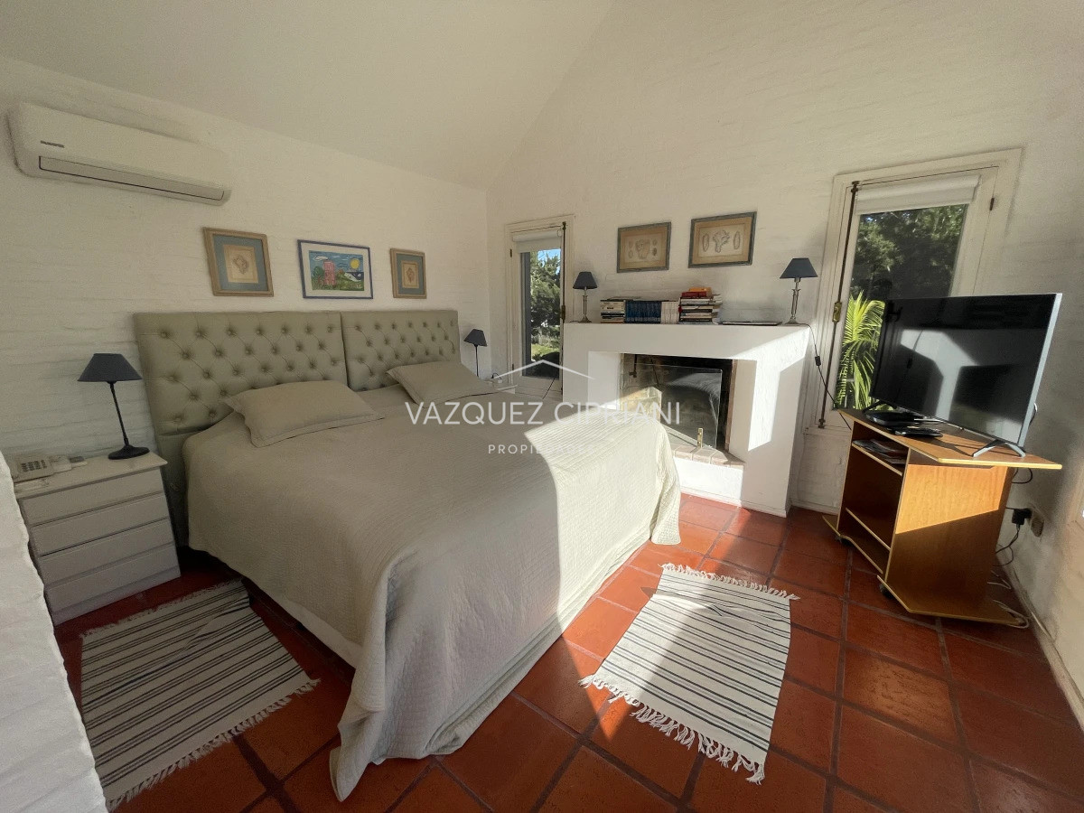 Casa ID.42 - Amplia casa de 4 dormitorios + servicio con Piscina en Montoya en Venta