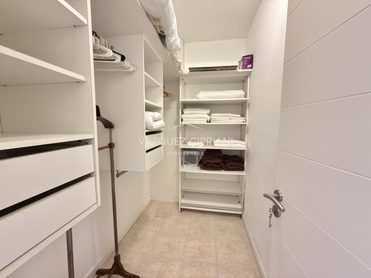 Casa ID.72 - Importante casa de 4 dormitorios en suite + Servicio en Alquiler de Verano en La Barra