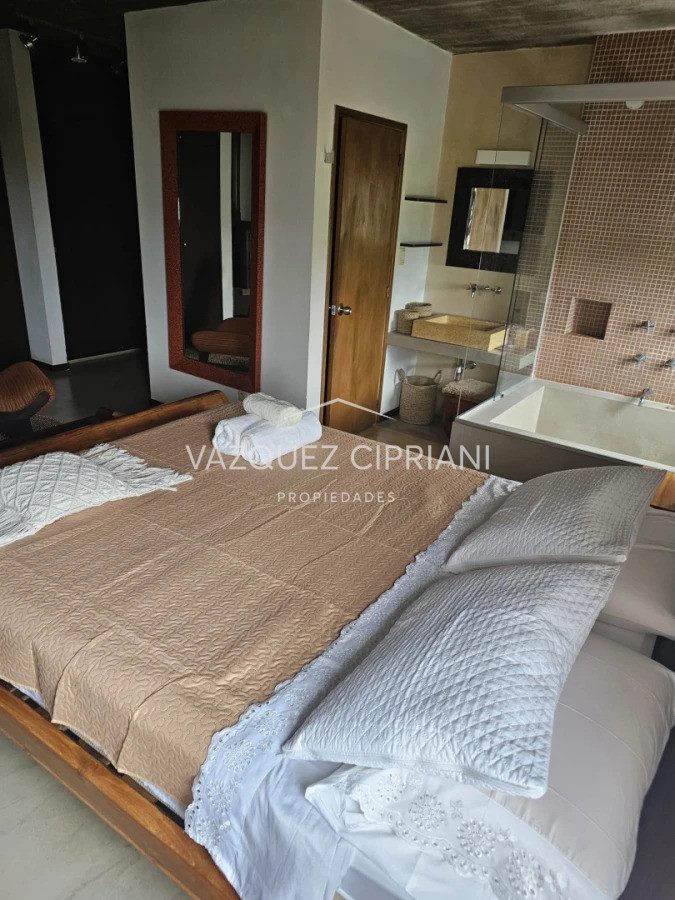 Casa ID.66 - Casa de 3 dormitorios en suite y servicio en Montoya, La Barra en Alquiler de verano