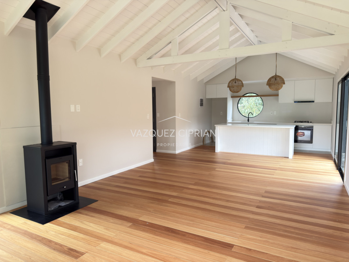 Casa ID.11 - Hermosa casa a estrenar de 3 dormitorios y 2 baños en La Barra En Venta