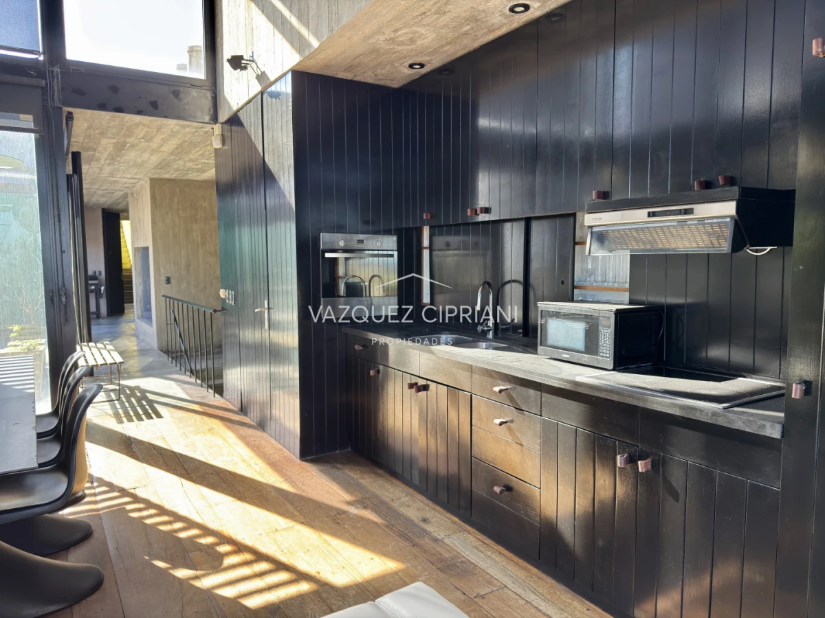 Casa ID.41 - Importante casa en La Barra de ruta al mar 3 suites + servicio en Venta