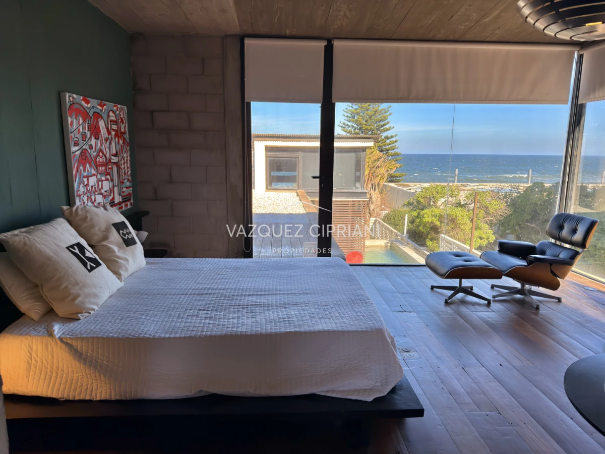 Casa ID.41 - Importante casa en La Barra de ruta al mar 3 suites + servicio en Venta
