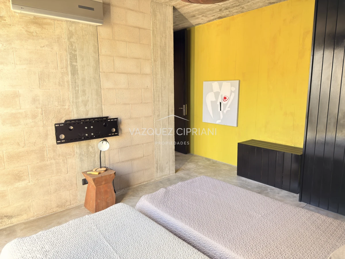 Casa ID.41 - Importante casa en La Barra de ruta al mar 3 suites + servicio en Venta
