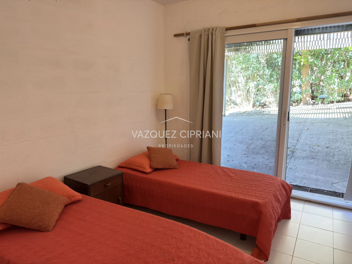 Casa ID.6 - Gran casa en Laguna Blanca de 5 dormitorios + servicio