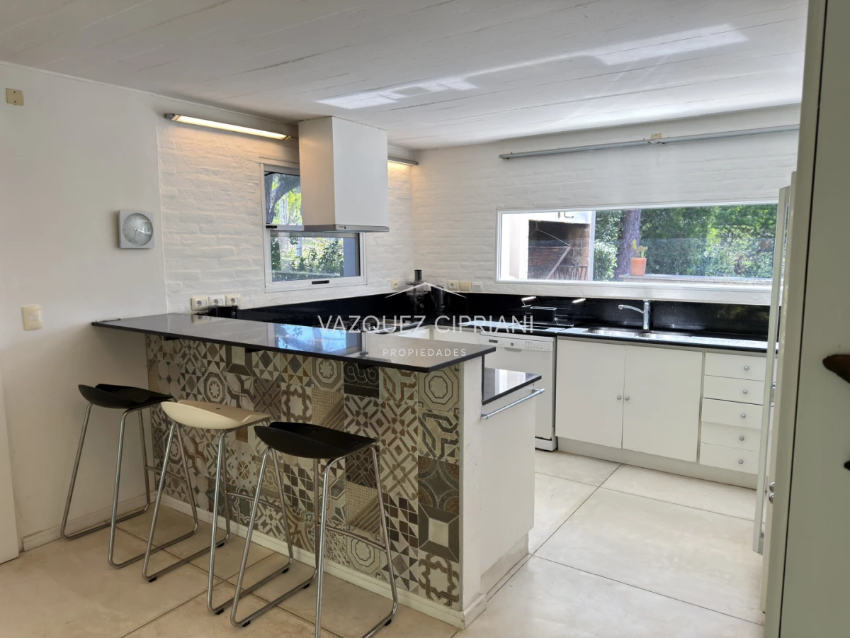 Casa ID.6 - Gran casa en Laguna Blanca de 5 dormitorios + servicio