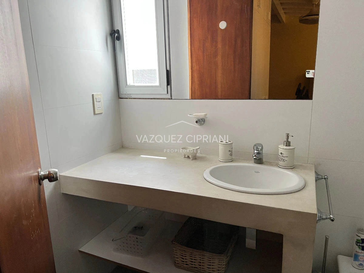 Casa ID.25 - Casa de 4 dormitorios + servicio en Montoya, La Barra en venta