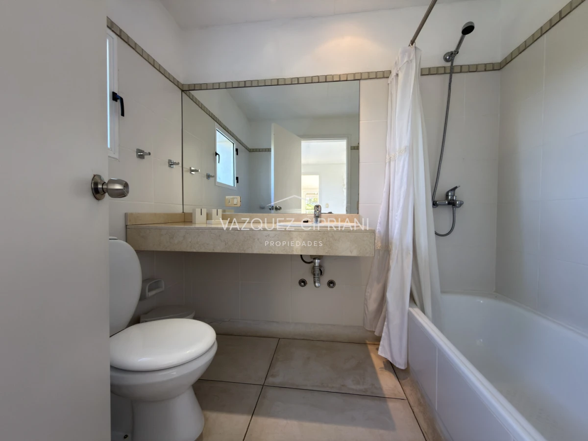 Casa ID.6 - Gran casa en Laguna Blanca de 5 dormitorios + servicio