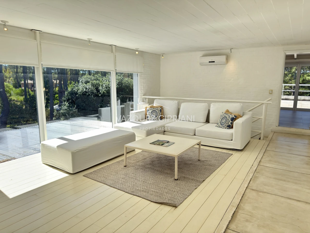 Casa ID.6 - Gran casa en Laguna Blanca de 5 dormitorios + servicio
