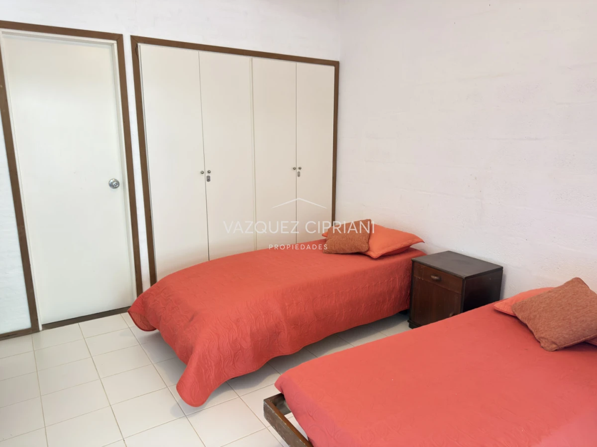 Casa ID.6 - Gran casa en Laguna Blanca de 5 dormitorios + servicio