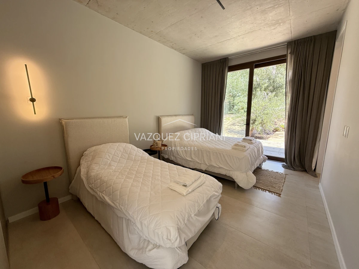 Casa ID.8 - Increíble Casa de 4 Dormitorios en Suite y Servicio En Venta en Barrio Privado Reserva Montoya, La Barra