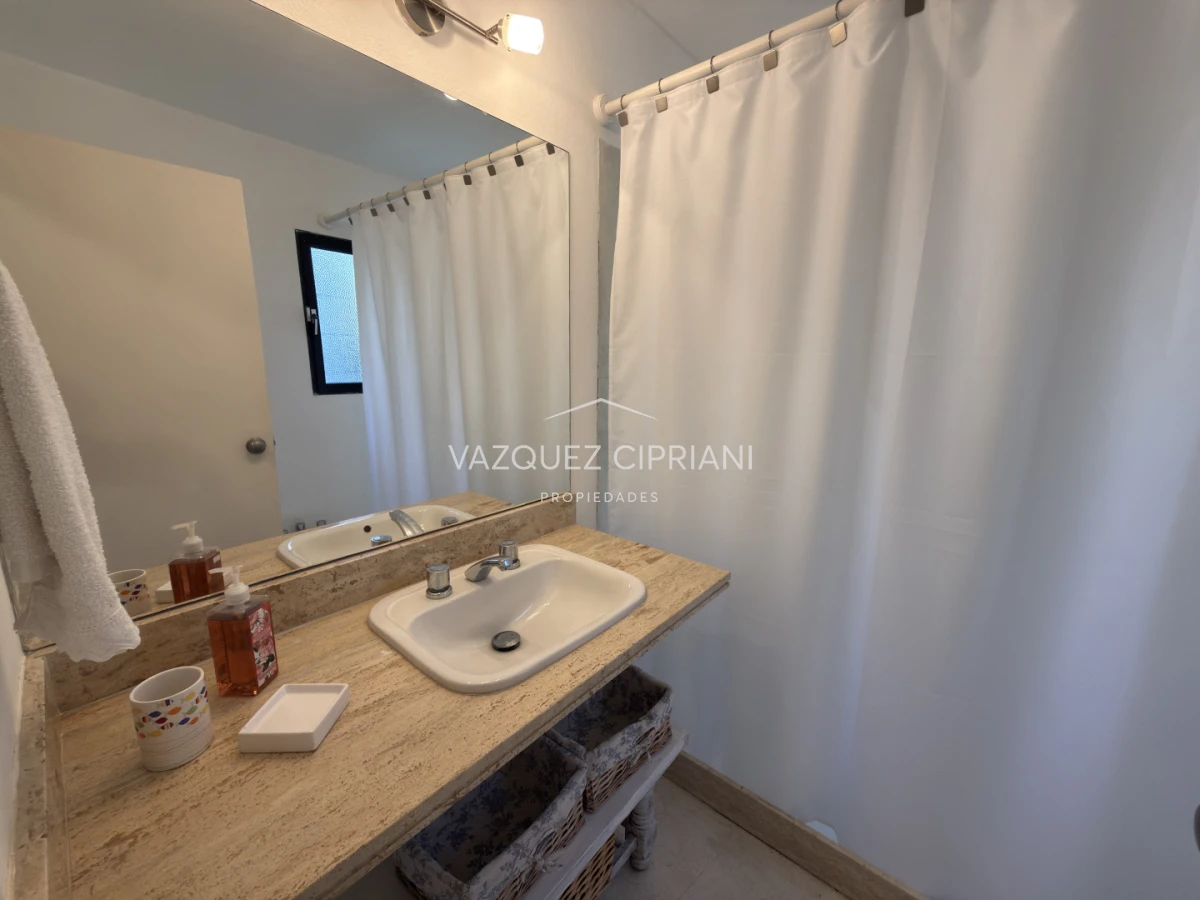 Casa ID.3 - En Venta casa de 4 dormitorios + servicio en Montoya, La Barra