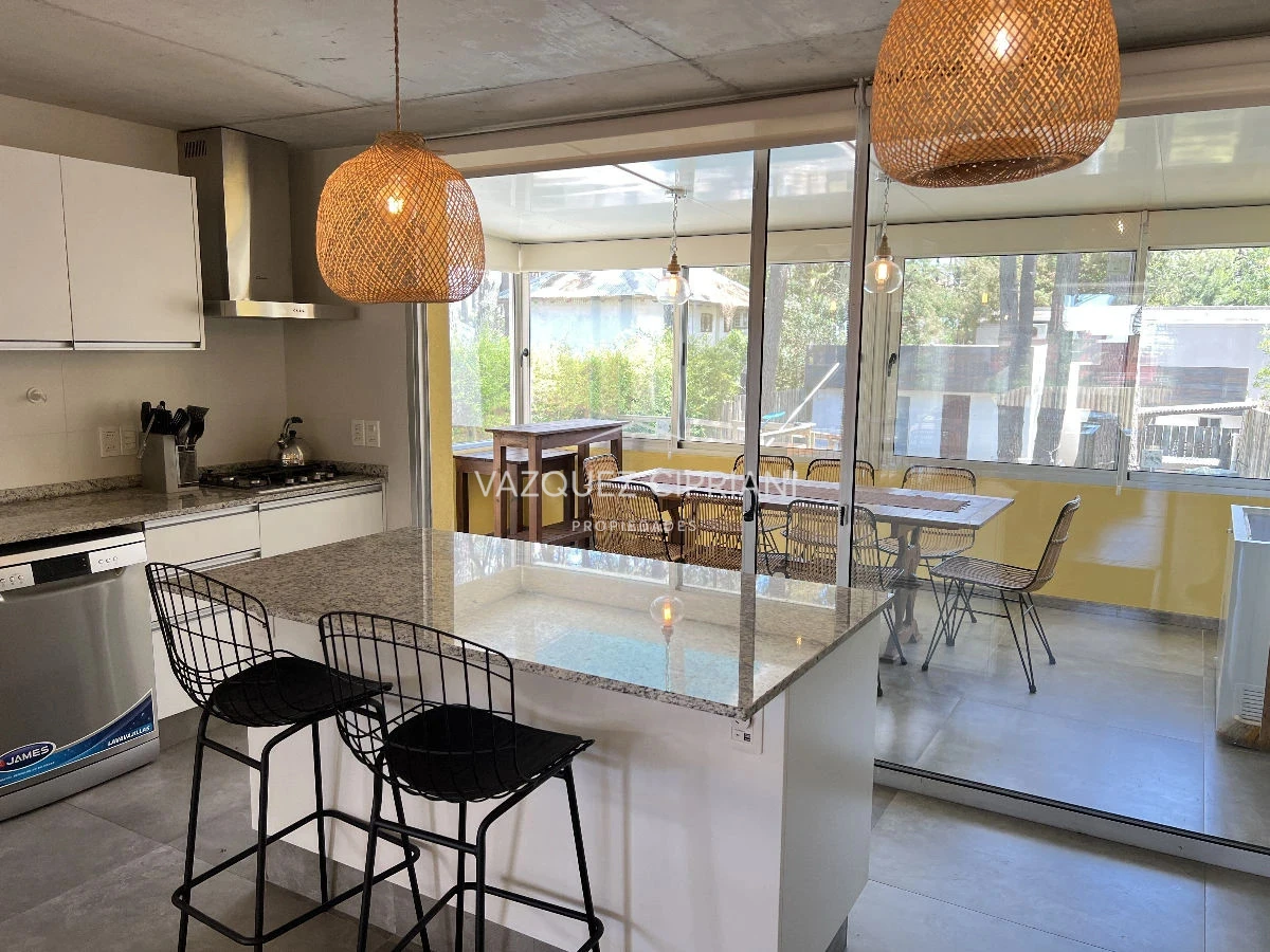 Casa ID.25 - Casa de 4 dormitorios + servicio en Montoya, La Barra en venta