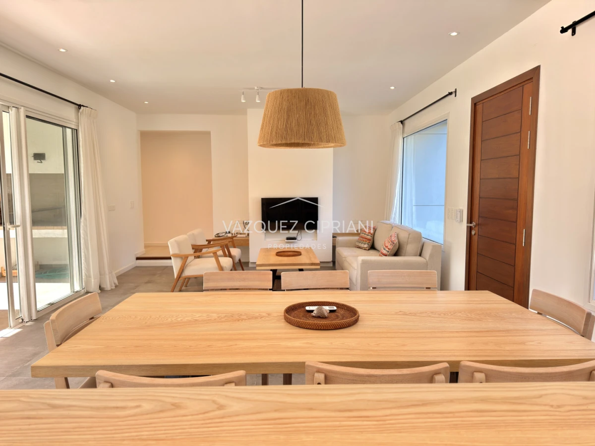 Casa ID.10 - Hermosa Casa de 3 Dormitorios y 2 baños en La Barra 