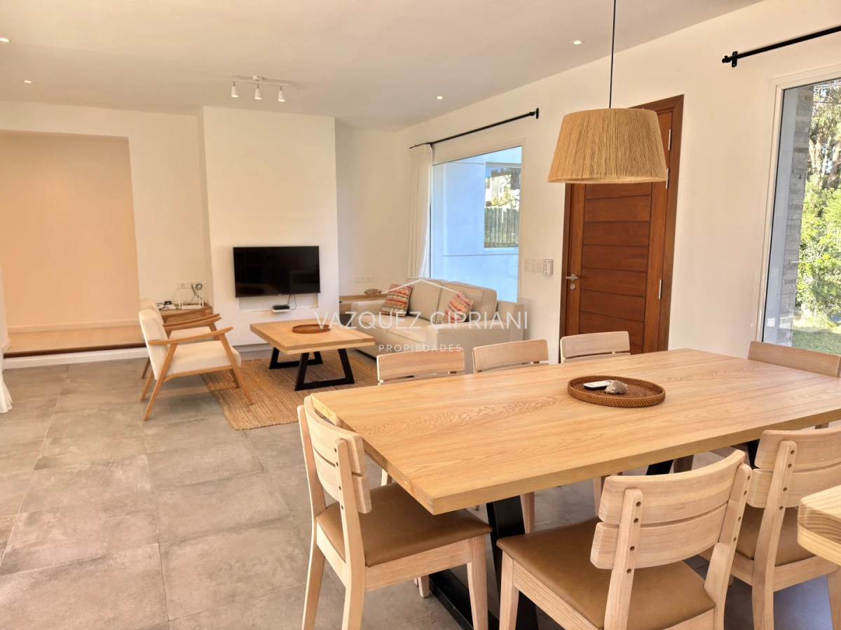 Casa ID.10 - Hermosa Casa de 3 Dormitorios y 2 baños en La Barra 
