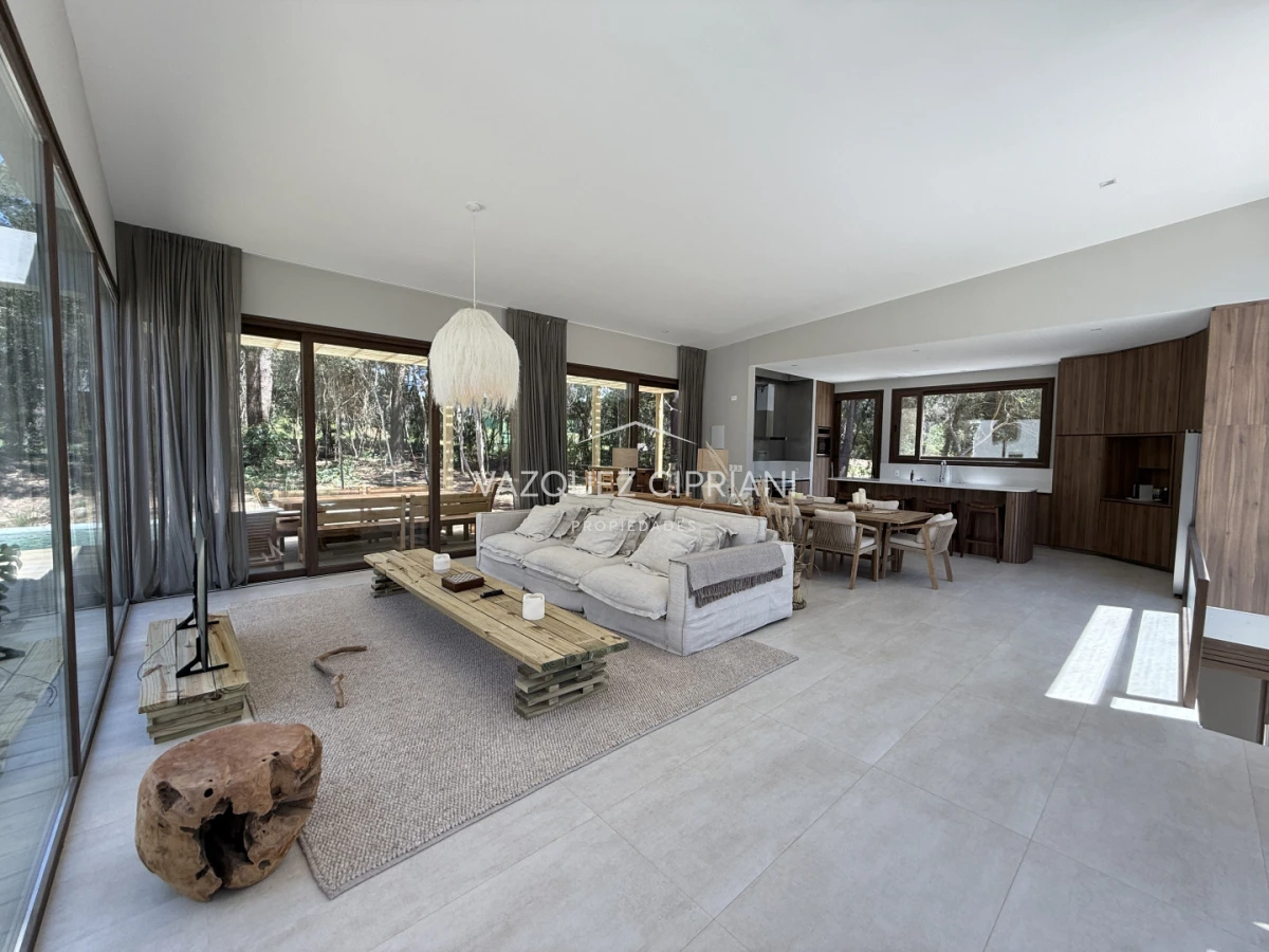 Casa ID.8 - Increíble Casa de 4 Dormitorios en Suite y Servicio En Venta en Barrio Privado Reserva Montoya, La Barra
