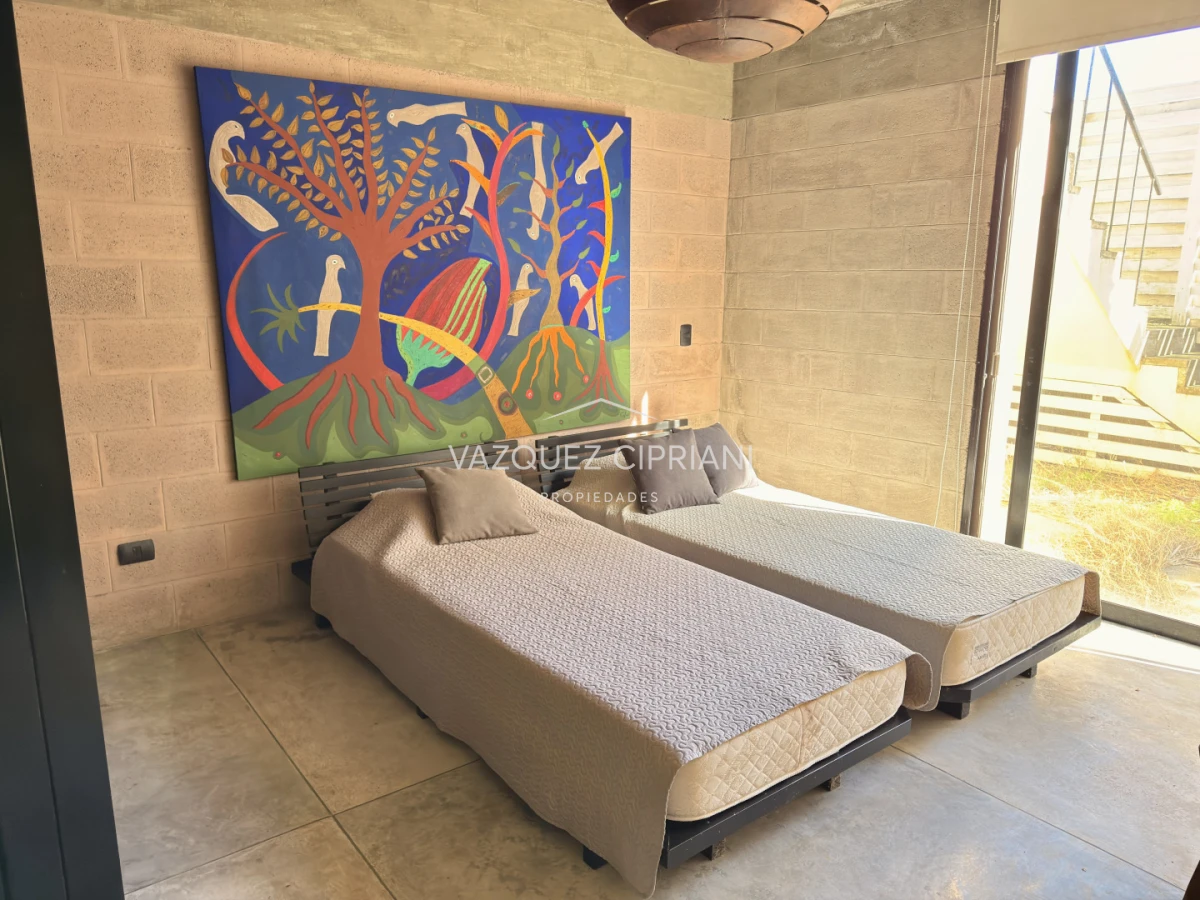 Casa ID.41 - Importante casa en La Barra de ruta al mar 3 suites + servicio en Venta