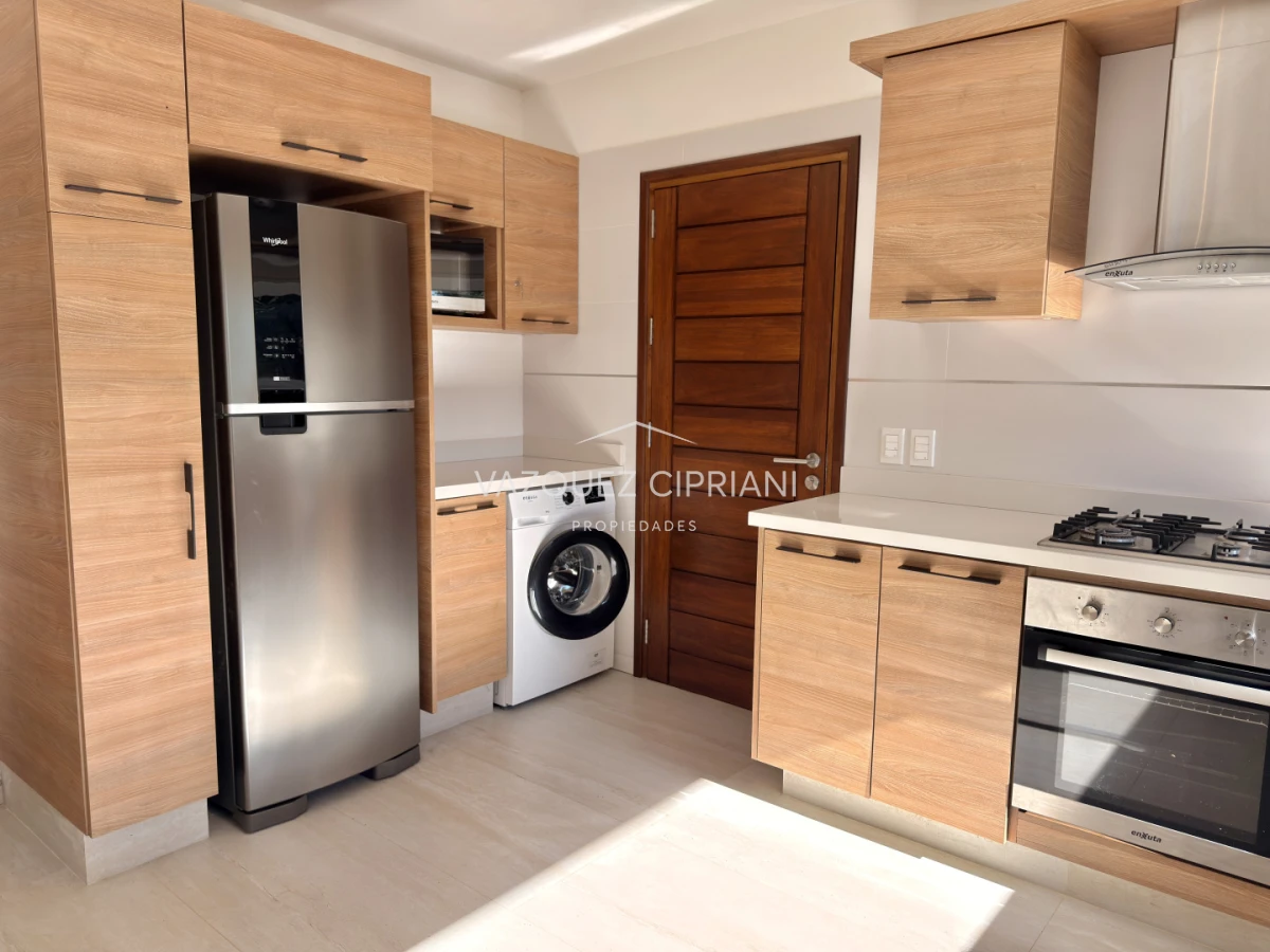 Casa ID.10 - Hermosa Casa de 3 Dormitorios y 2 baños en La Barra 