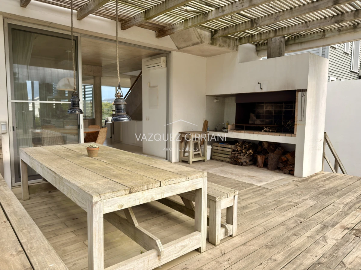 Casa ID.47 - Casa de 5 dormitorios en Montoya La Barra en alquiler de Verano